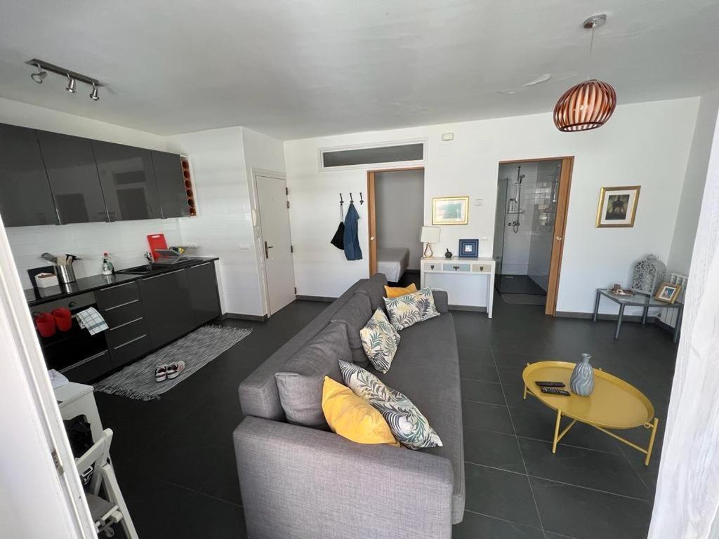 Sunny Flat In Sitges 30 Seconds To Beach, Balcony & Sea Views! Екстер'єр фото