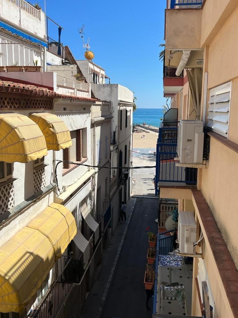 Sunny Flat In Sitges 30 Seconds To Beach, Balcony & Sea Views! Екстер'єр фото