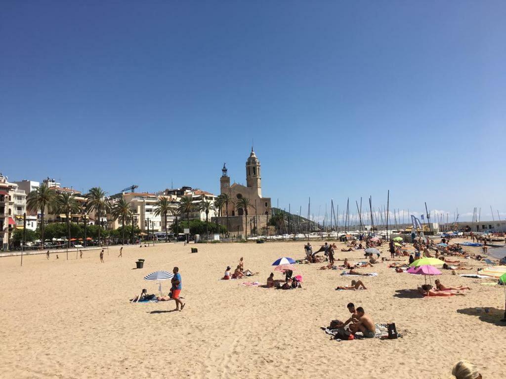 Sunny Flat In Sitges 30 Seconds To Beach, Balcony & Sea Views! Екстер'єр фото